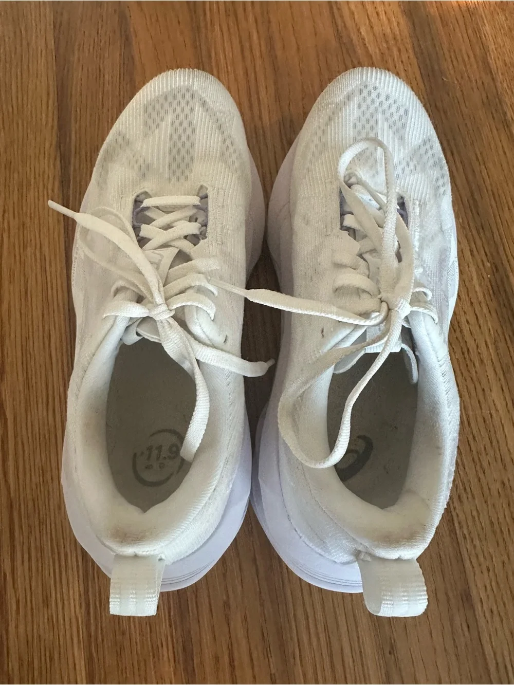 ASICS Novablast 5 Women’s Running Shoes in White/Lilac Hint - Size 7 (US)